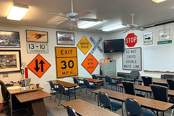 Несколько часов практики и отсутствие теории: как сдают на права в разных странах Несколько часов практики и отсутствие теории: как сдают на права в разных странах