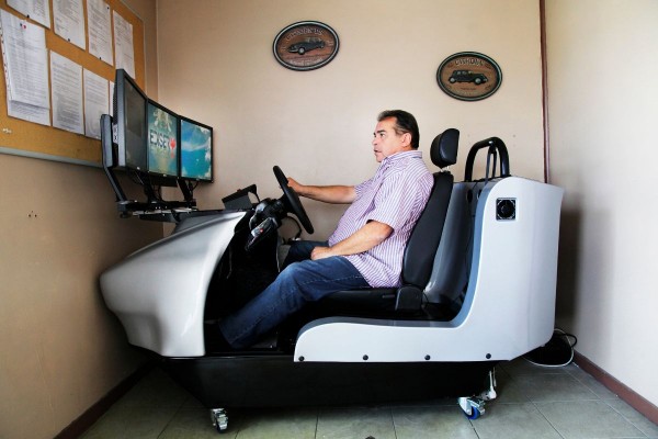 Несколько часов практики и отсутствие теории: как сдают на права в разных странах Несколько часов практики и отсутствие теории: как сдают на права в разных странах