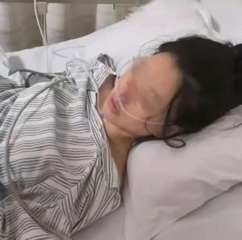 Женщина выжила после 20 ударов ножом благодаря силиконовой груди