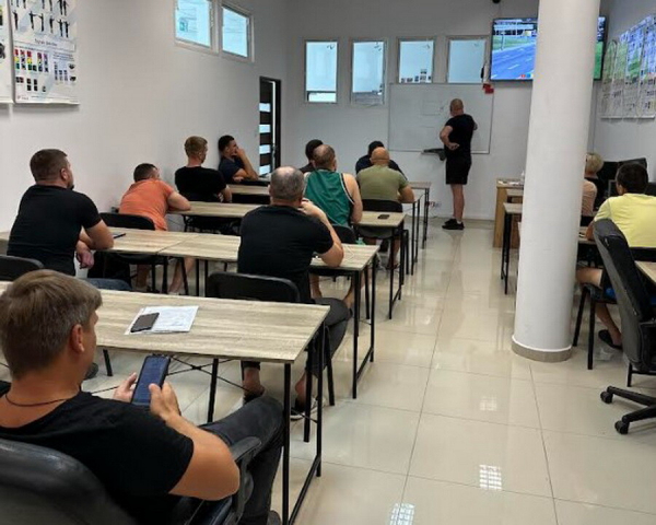 Пинчанин открыл школу для дальнобойщиков в Польше. Выгодно?